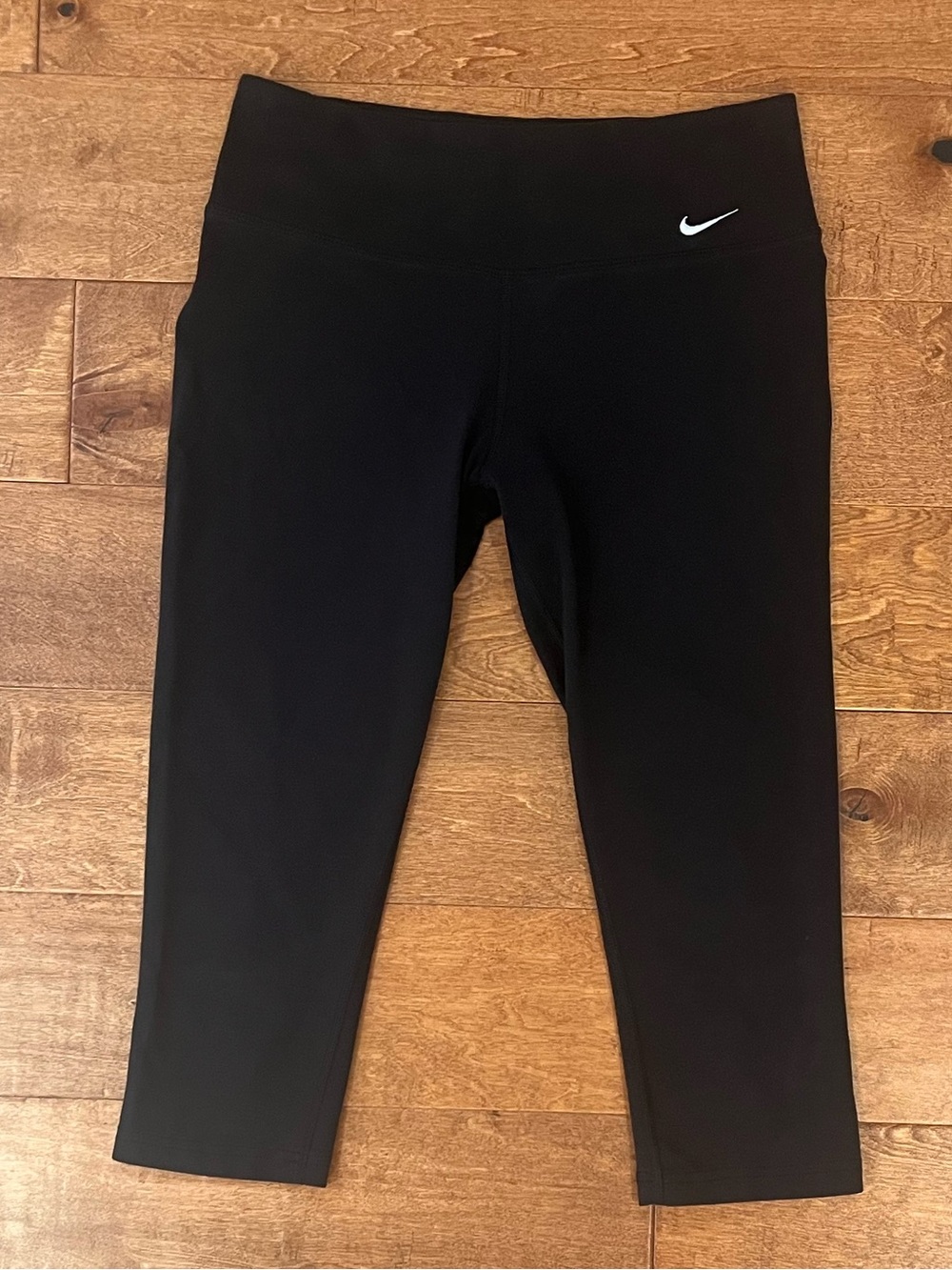 Women’s Nike Black Capri Performance Leggings - Medium